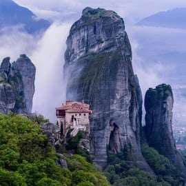 Atene: Escursione di un giorno ai monasteri e alle grotte di Meteora e opzione pranzo