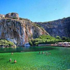 Atene: fuga sulla riviera, nuoto al lago Vouliagmeni e assaggi locali