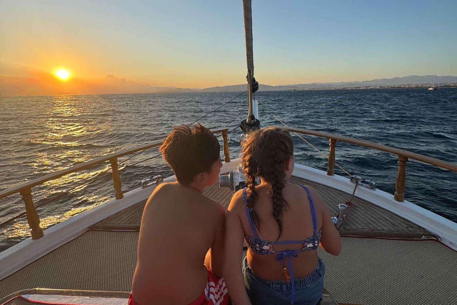 Crociera al tramonto sulla Riviera di Atene - Mezza giornata di nuoto e barbecue a bordo