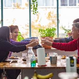 Atene: Visita al mercato alimentare e lezione di cucina con vino
