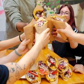 Atene: tour guidato a piedi del cibo di strada locale vegano
