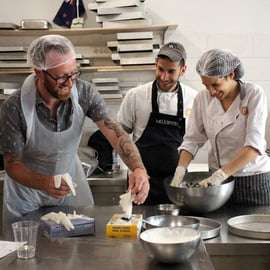 Atene: Corso di cucina greca e cena su un tetto