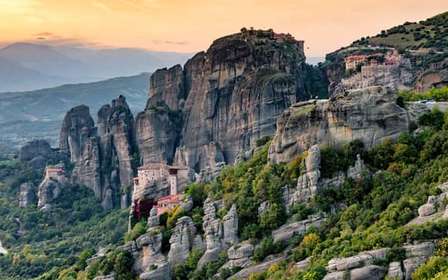 Atene: escursione di 2 giorni a Meteora con tour guidato e hotel