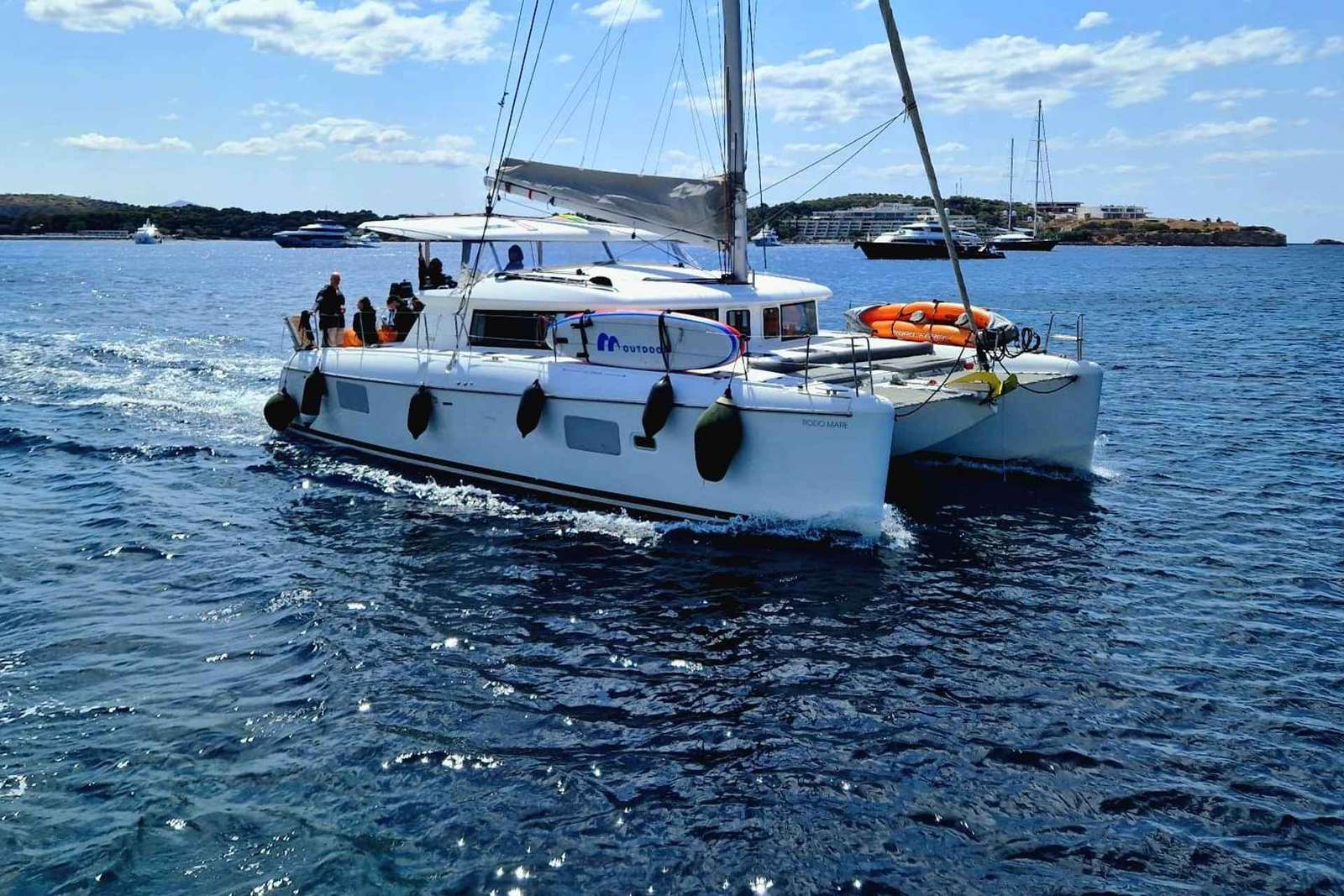 Atene: Tour in catamarano della Riviera con pasto e bevande