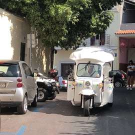 Atene: Tour privato della città di 3 ore su un Tuk Tuk ecologico