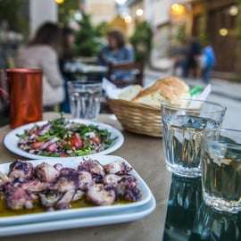 Atene: Tour a piedi per piccoli gruppi alla scoperta della cucina greca