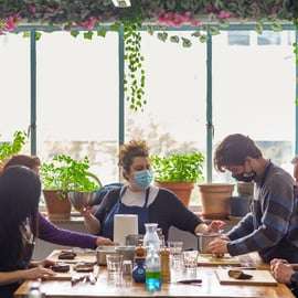 Atene: Visita al mercato alimentare e lezione di cucina con vino
