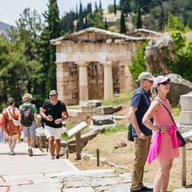 Da Atene: Delfi e Meteora: tour guidato di 2 giorni