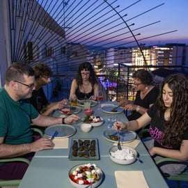 Atene: lezione di cucina in piccoli gruppi e cena privata sul balcone