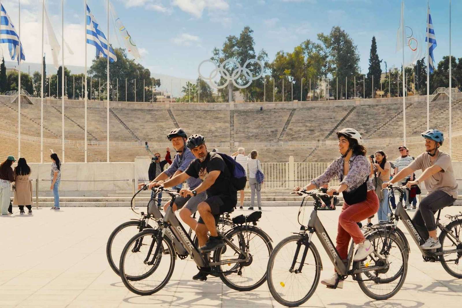 Atene: Tour guidato in E-Bike dei punti salienti della città vecchia