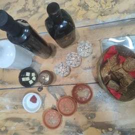 Esperienza di olio extravergine di oliva con vino ed erbe aromatiche