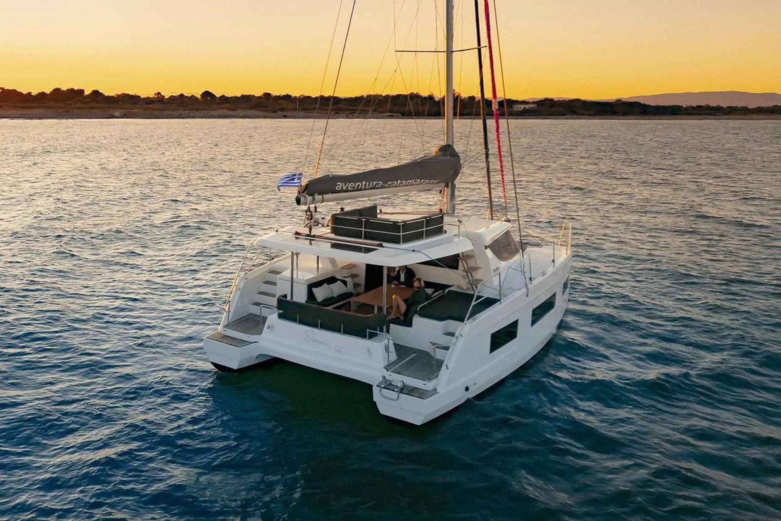 Atene: crociera in catamarano con BBQ e bevande