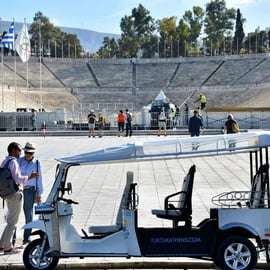 Atene: Tour panoramico serale privato in Tuk-Tuk elettrico