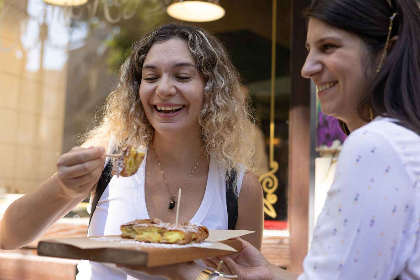 Atene: Tour gastronomico serale a piedi