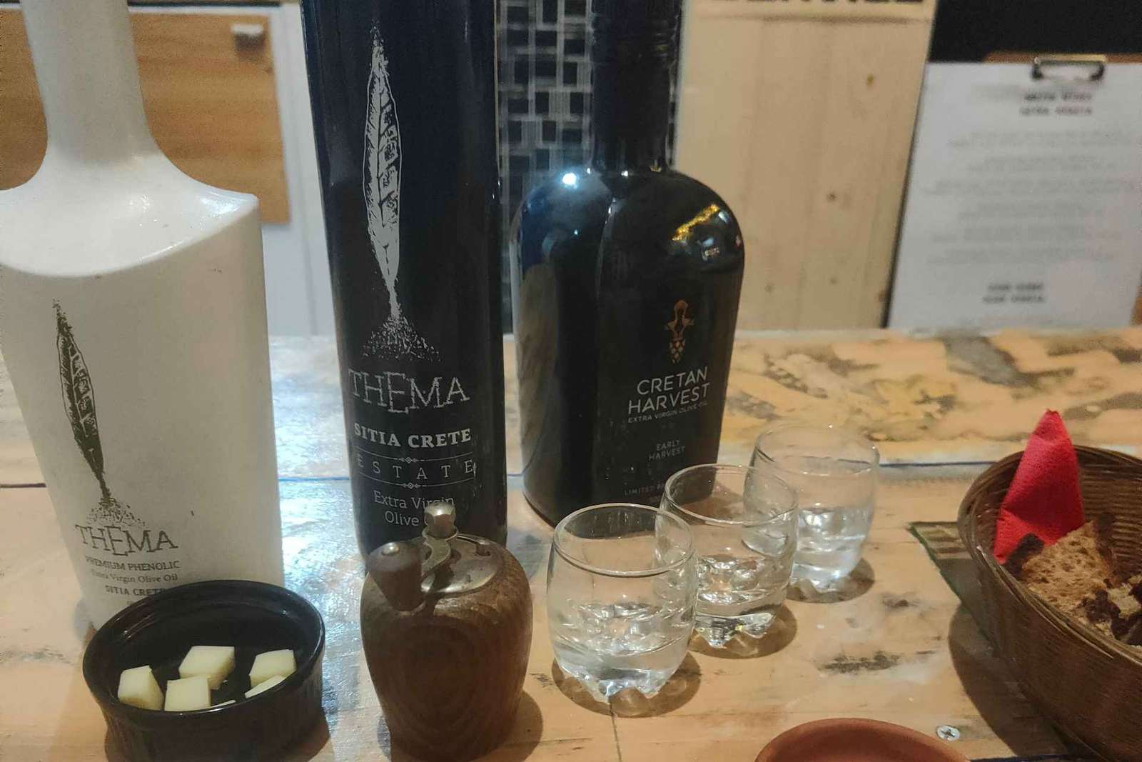 Esperienza di olio extravergine di oliva con vino ed erbe aromatiche
