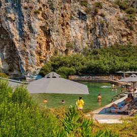 Fuga sulla riviera di Atene: lago Vouliagmeni e gemme costiere