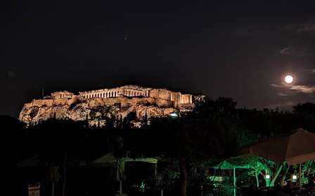Atene di notte: incantevole tour a piedi e delizie culinarie