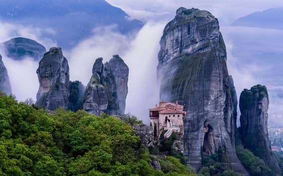 Atene: Escursione di un giorno ai monasteri e alle grotte di Meteora e opzione pranzo