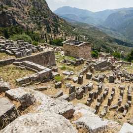 Da Atene: Delfi e Meteora: tour guidato di 2 giorni