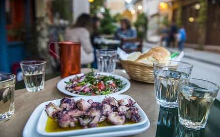 Atene: Tour a piedi per piccoli gruppi alla scoperta della cucina greca