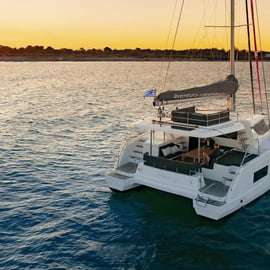 Atene: crociera in catamarano con BBQ e bevande