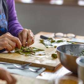 Atene: Visita al mercato alimentare e lezione di cucina con vino