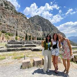 Atene: Delfi, Museo di Delfi e Arachova: escursione di un giorno con guida