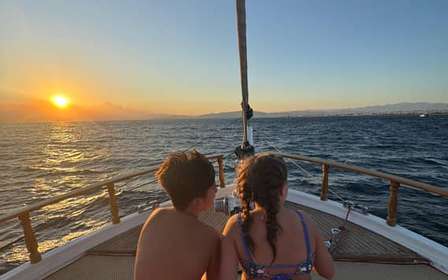 Crociera al tramonto sulla Riviera di Atene - Mezza giornata di nuoto e barbecue a bordo