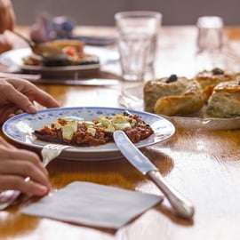 Atene: Visita al mercato alimentare e lezione di cucina con vino
