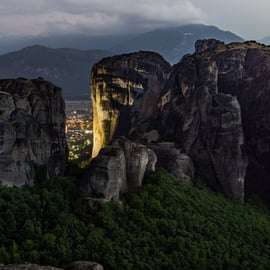 Da Atene: Delfi e Meteora: tour di 2 giorni con hotel