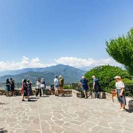 Da Atene: Delfi e Meteora: tour guidato di 2 giorni