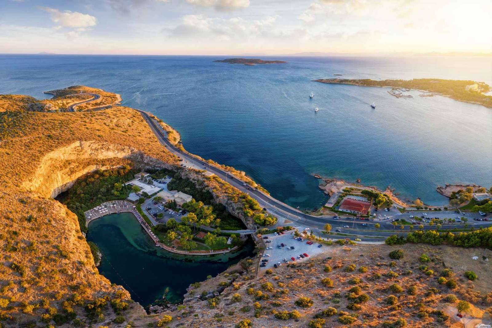 Fuga sulla riviera di Atene: lago Vouliagmeni e gemme costiere