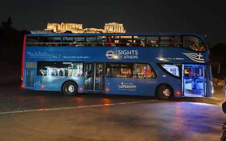 Tour panoramico notturno di Atene in autobus a due piani scoperto