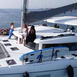 Atene: Tour in catamarano della Riviera con pasto e bevande