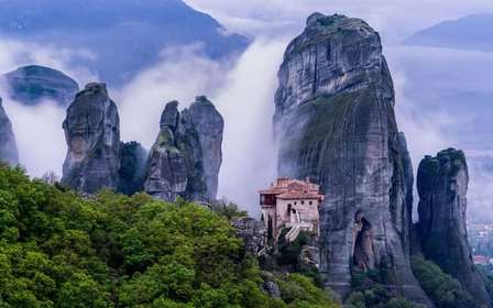 Atene: Escursione di un giorno ai monasteri e alle grotte di Meteora e opzione pranzo