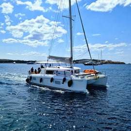 Atene: Tour in catamarano della Riviera con pasto e bevande
