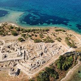 Atene: Escursione di gruppo di un piccolo gruppo sull'isola di Egina per scoprire una gemma nascosta