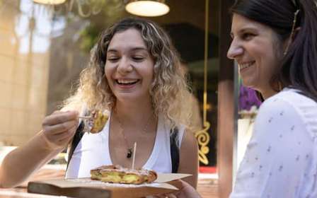 Atene: Tour gastronomico serale a piedi