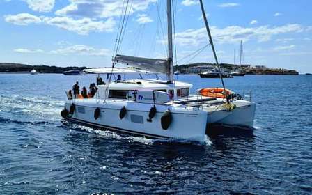 Atene: Tour in catamarano della Riviera con pasto e bevande