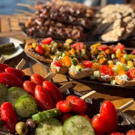 Crociera al tramonto sulla Riviera di Atene - Mezza giornata di nuoto e barbecue a bordo