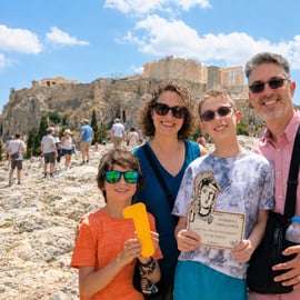 Atene: Caccia al tesoro mitologica per famiglie con soste gastronomiche