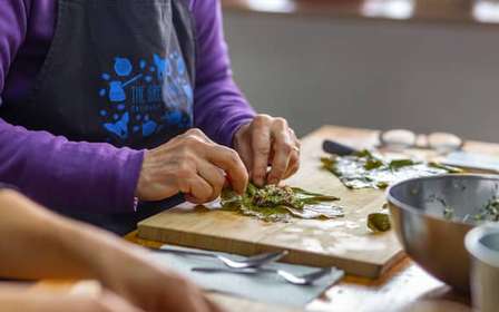 Atene: Visita al mercato alimentare e lezione di cucina con vino