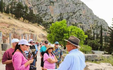 Atene: Escursione di un giorno a Delfi e Arachova con guida e biglietto d'ingresso