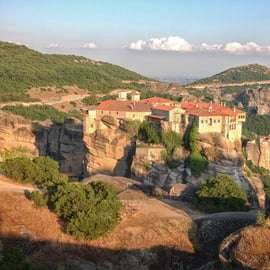 Tour di un'intera giornata alle Termopili, Meteora e Delfi