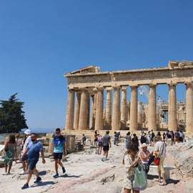 Trasferimento facile da Atene città a Atene aeroporto in furgone e minibus