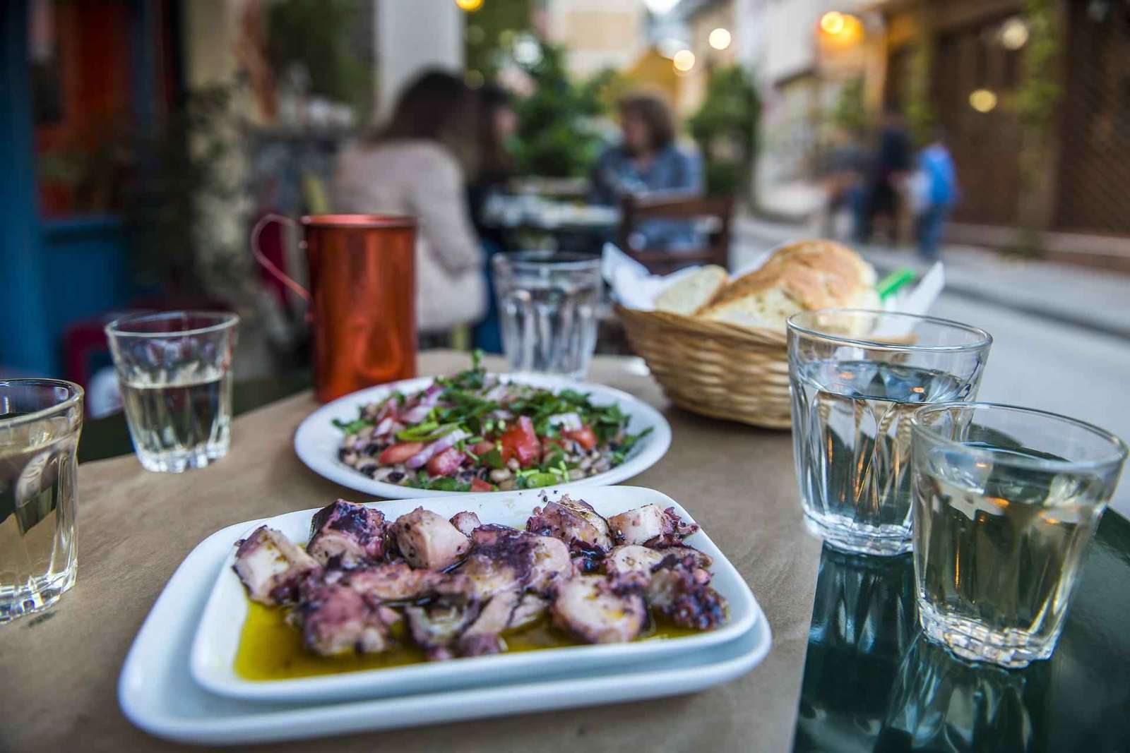 Atene: Tour a piedi per piccoli gruppi alla scoperta della cucina greca