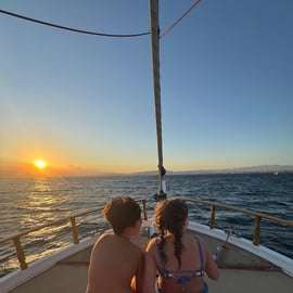 Crociera al tramonto sulla Riviera di Atene - Mezza giornata di nuoto e barbecue a bordo