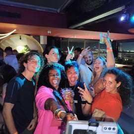 Athens Party Pub Crawl con bevande illimitate e accesso al club